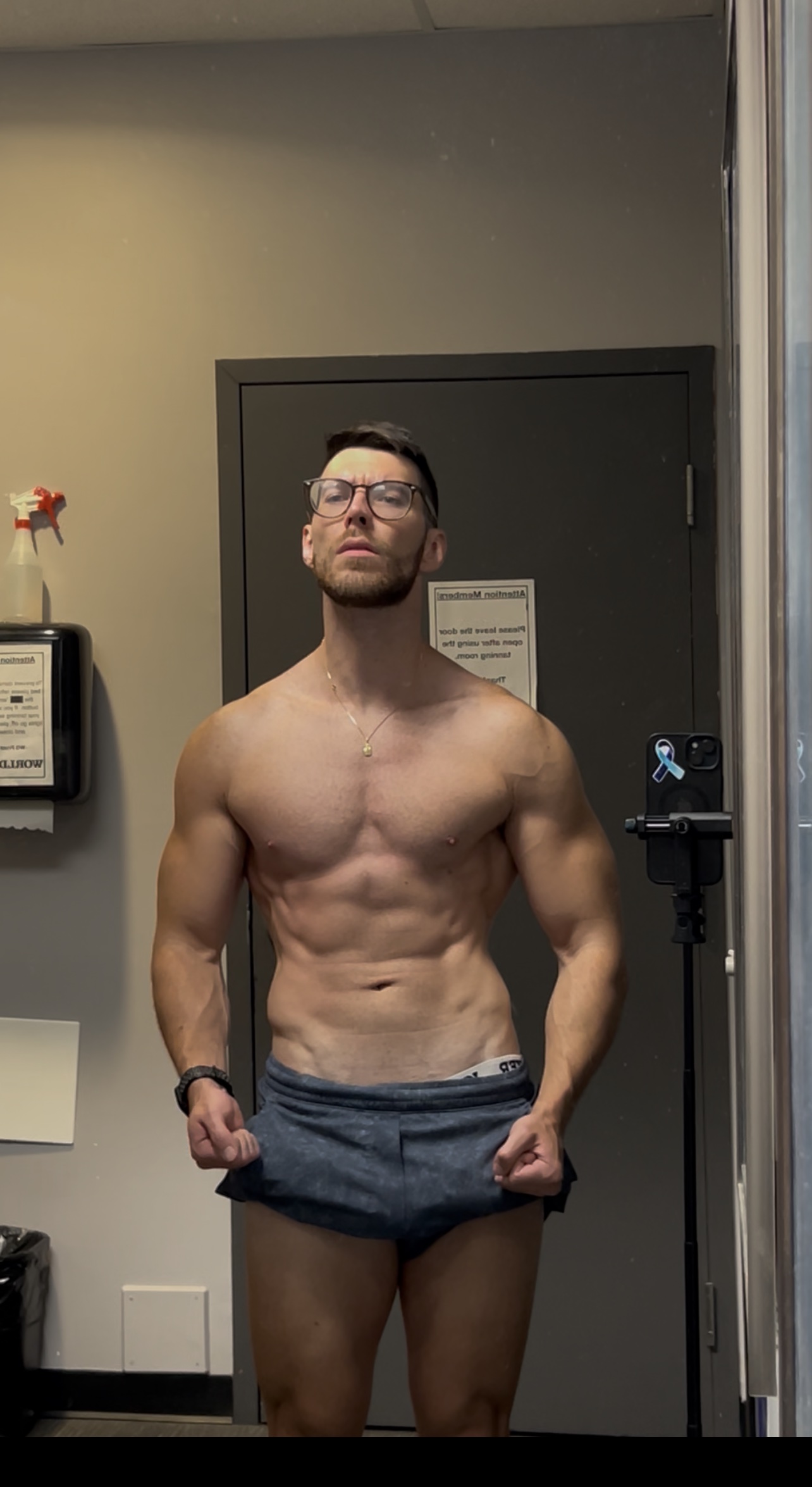 Erik displaying his natural bodybuilding physique